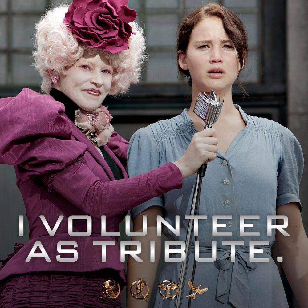 Katnis Everdeen saat mengajukan diri sebagai tribute pada penyelenggaraan Hunger Games ke-74. (dok. Lionsgate/The Hunger Games)