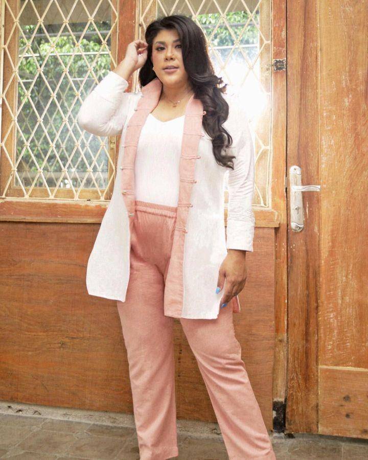 OOTD ke gereja (instagram.com/ivanova.regina)