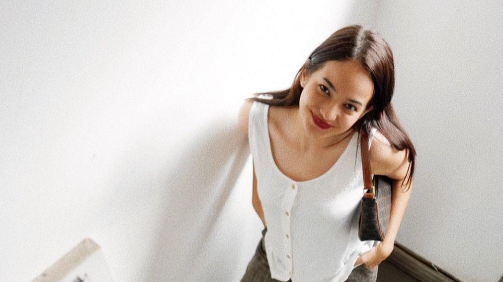 10 Ide Outfit Chic ala Enzy Storia, Stylist Tanpa Terikat Tren