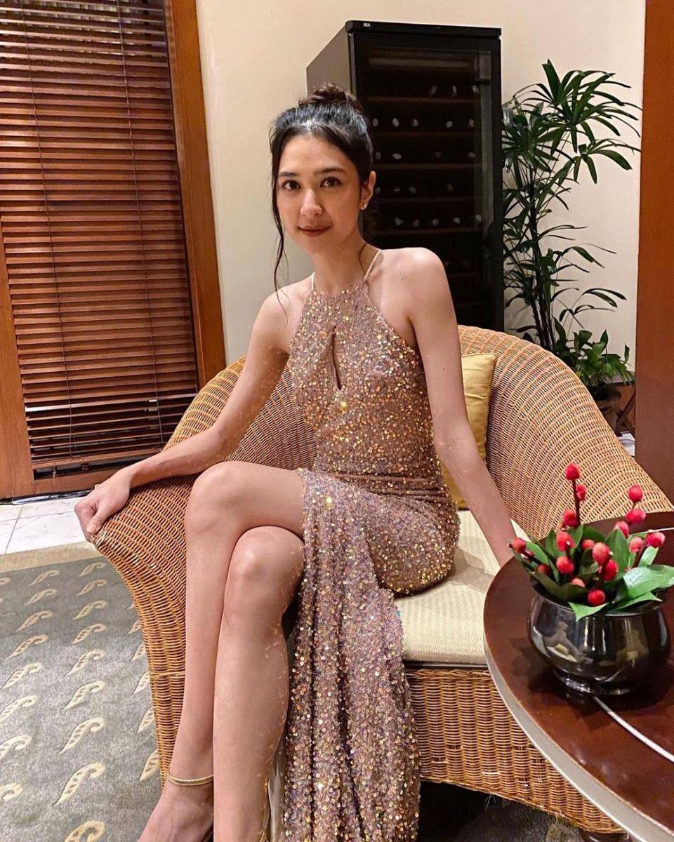 ide dress formal ala Mikha Tambayong (instagram.com/miktambayong)