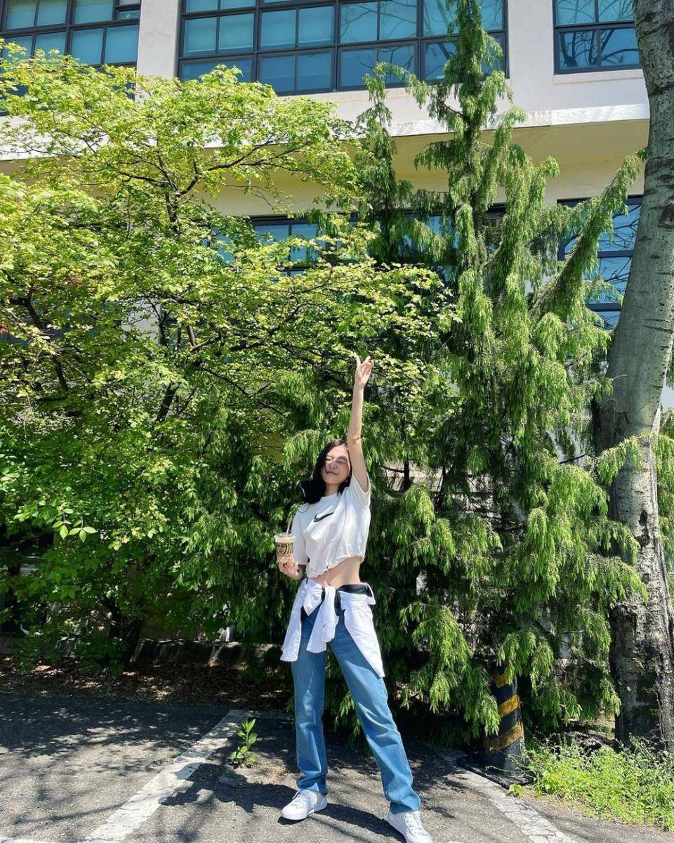 OOTD casual ala Roh Yoon Seo (instagram.com/rohyoonseo)