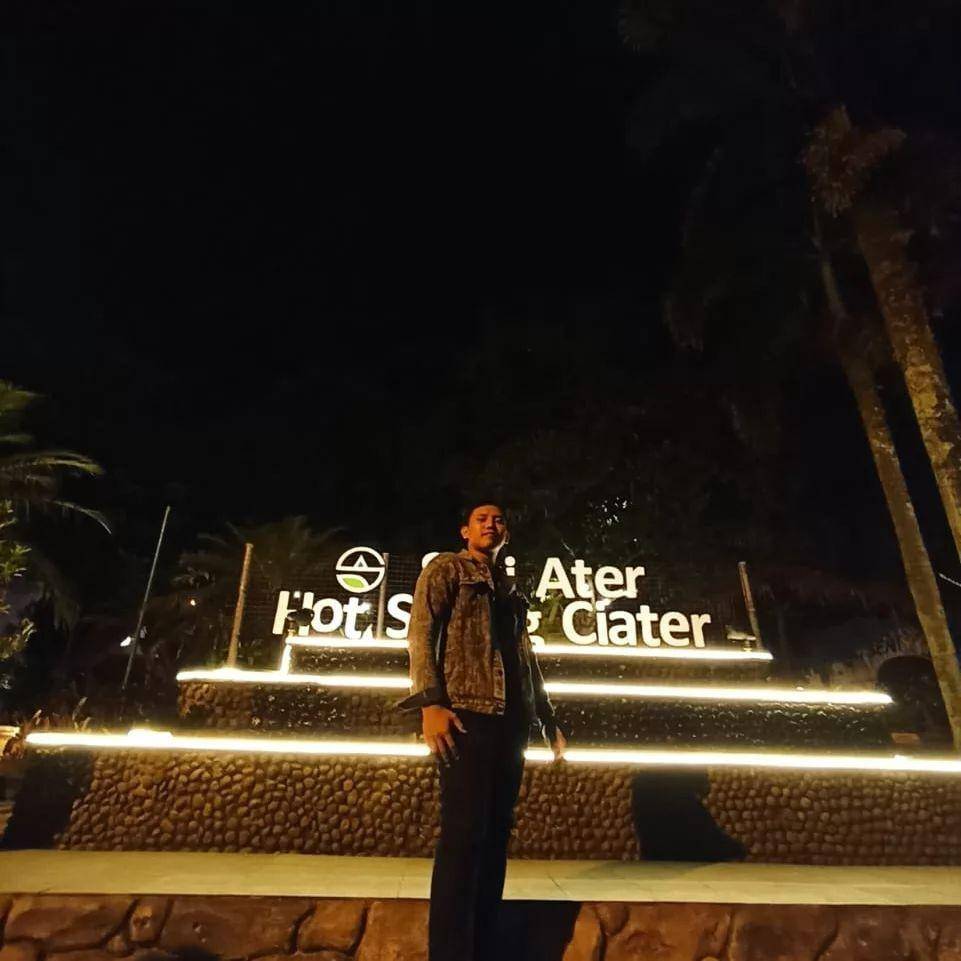 berfoto Pemandian Air panas Ciater (instagram.com/lanaarad_02)
