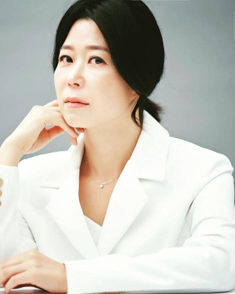 So Hee Jung (instagram.com/soleenana)