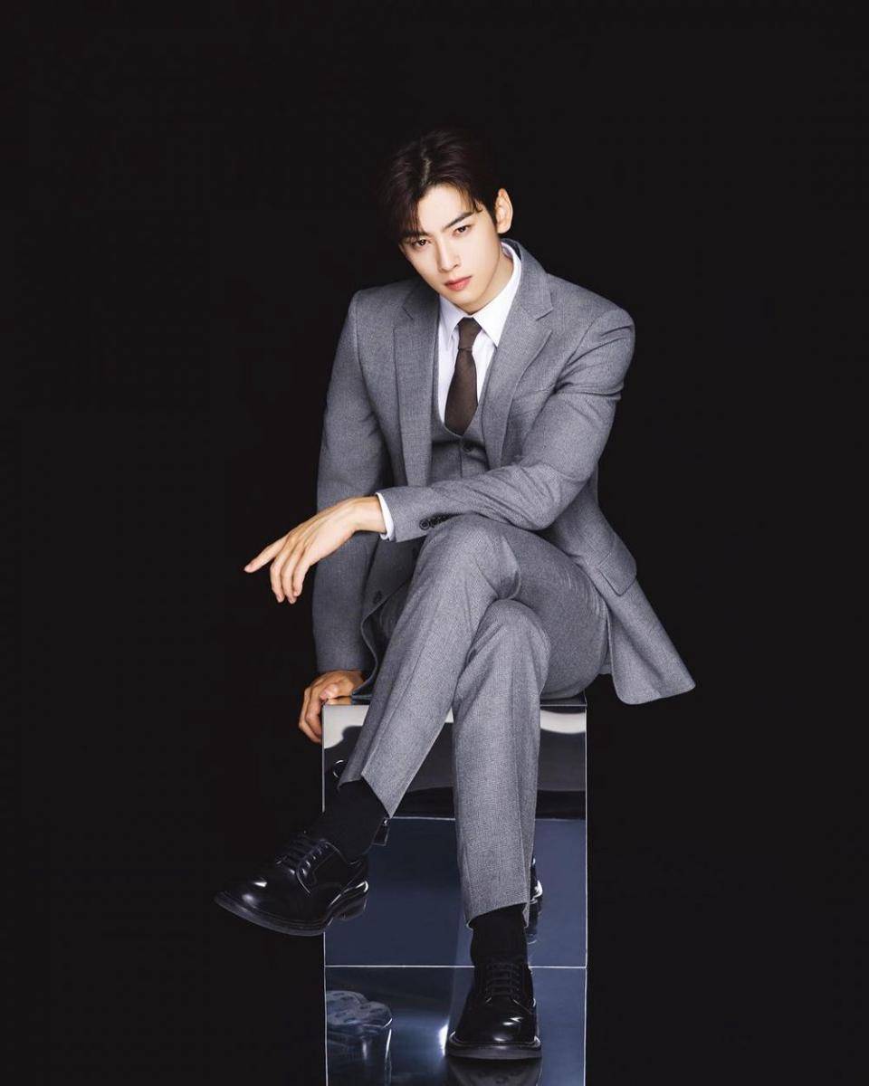 Cha Eun Woo (instagram.com/eunwo.o_c)