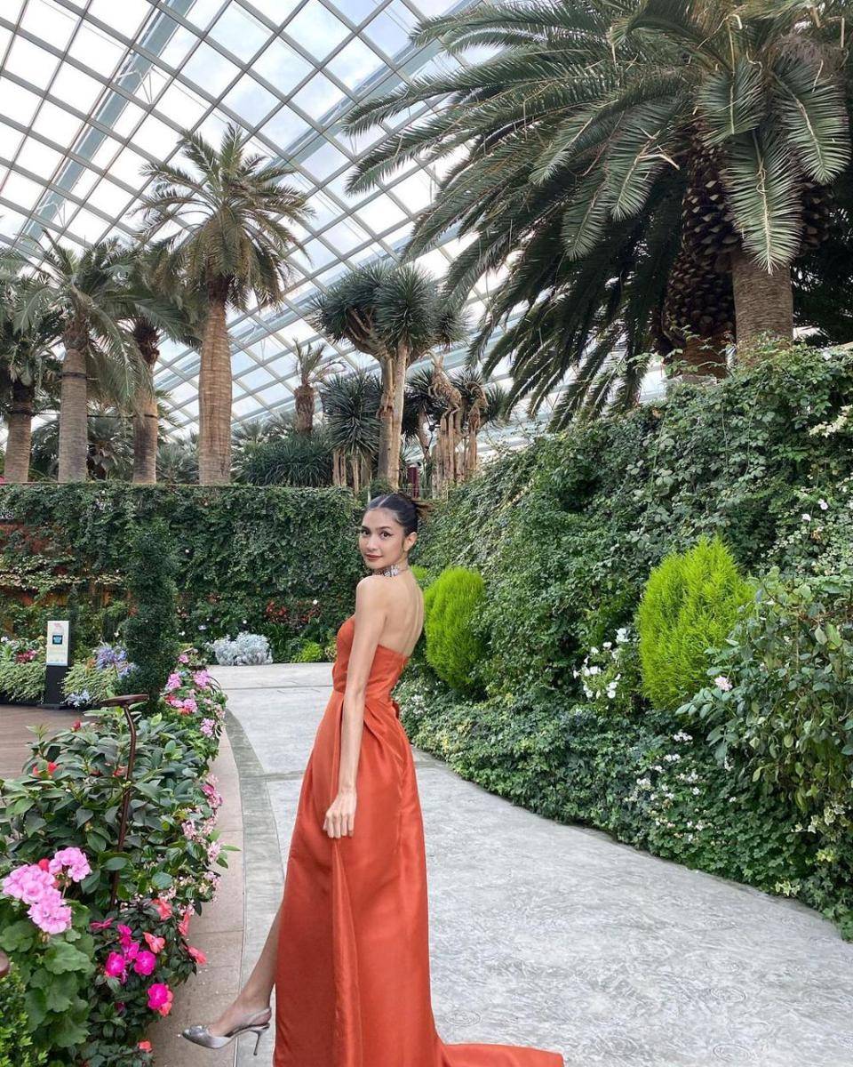 ide dress formal ala Mikha Tambayong (instagram.com/miktambayong)
