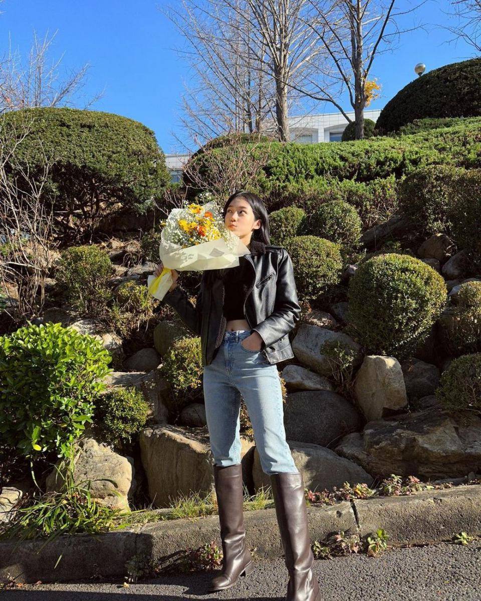 OOTD casual ala Roh Yoon Seo (instagram.com/rohyoonseo)