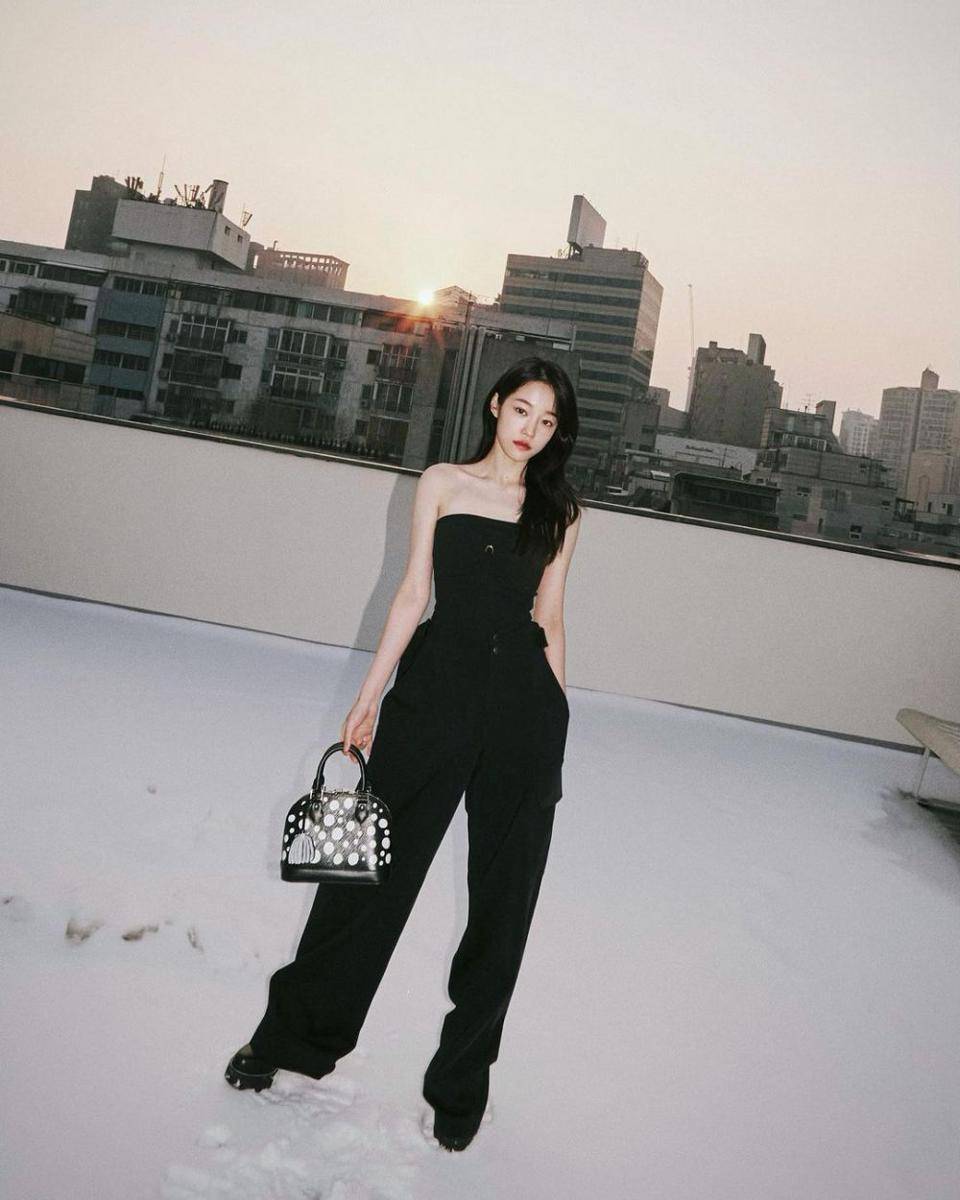 OOTD casual ala Roh Yoon Seo (instagram.com/rohyoonseo)