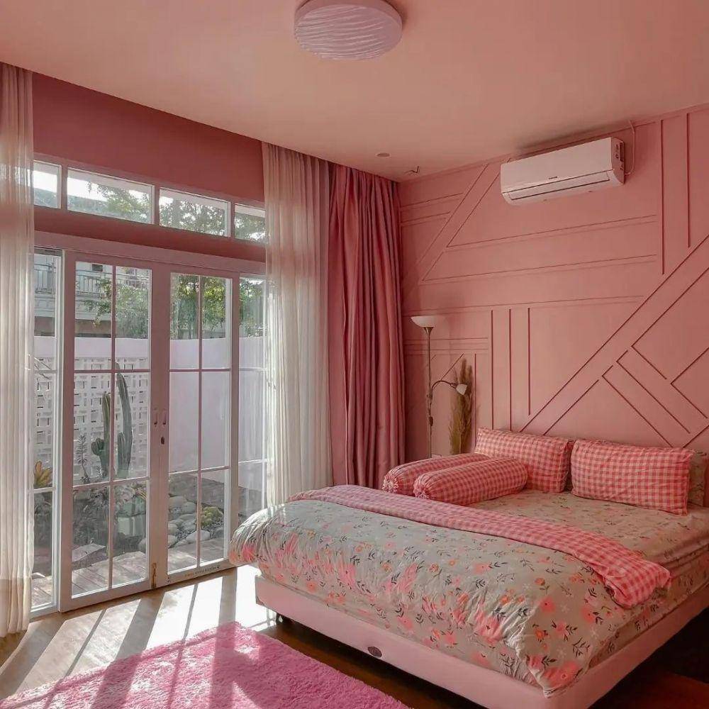 inspirasi kamar tidur bernuansa pink (instagram.com/kamar.tidurminimalis)