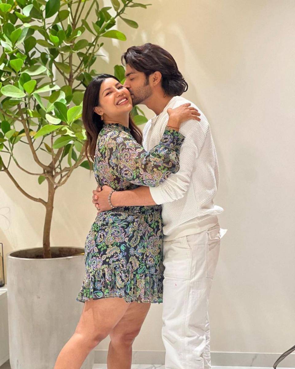 ultah Gurmeet Choudhary (instagram.com/debinabon)