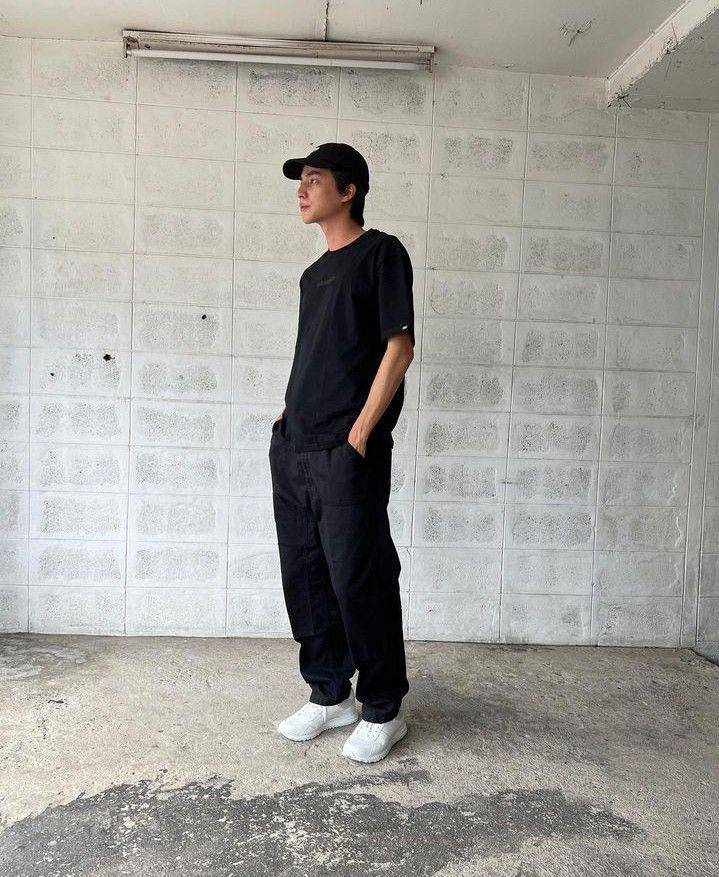 mix and match white sneakers ala Gulf (instagram.com/gulfkanawut)