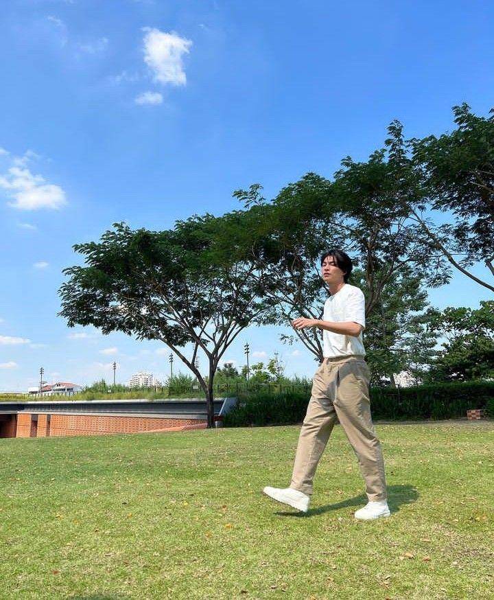 mix and match white sneakers ala Gulf (instagram.com/gulfkanawut)