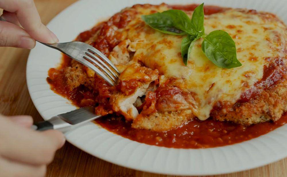 chicken parmigiana (YouTube.com/Devina Hermawan)