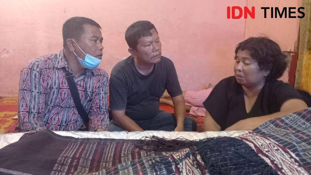 Istri EPP, Agusta Maria Sitanggang saat ditemui di rumah duka (Dok.IDN Times/istimewa)