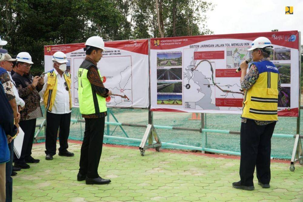 Pembangunan jalan tol menuju ke Kawasan Inti Pusat Pemerintahan (KIPP) Ibu Kota Negara (IKN) Nusantara, Kalimantan Timur (Kaltim). (dok. Kementerian PUPR)