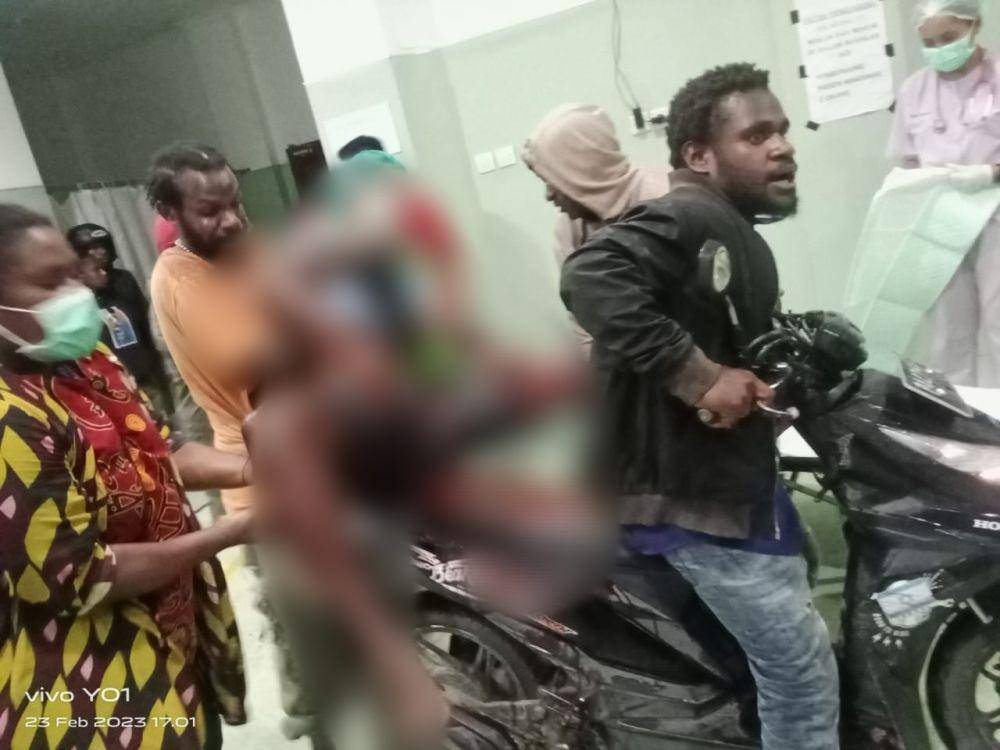 Salah seorang korban saat dilarikan ke RSUD Wamena, IDN Times/ Istimewa