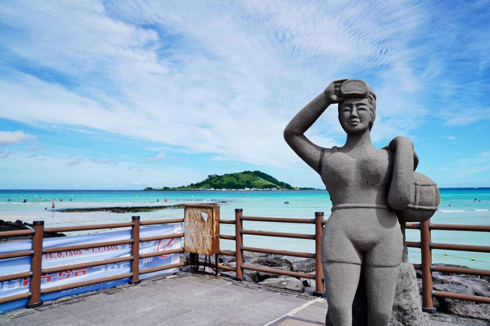 Mengenal Haenyeo, Kisah Para Wanita Penyelam Pulau Jeju