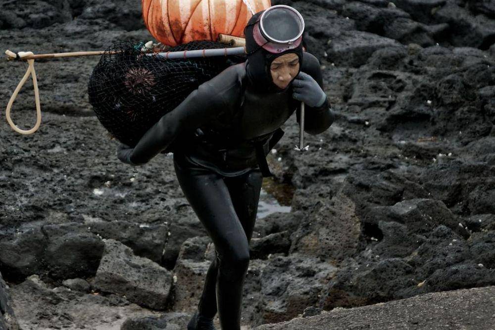Haenyeo sebagai icon Pulau Jeju (instagram.com/visitjeju.en)