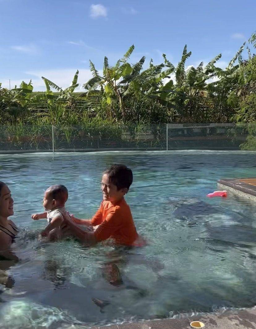potret El momong baby Don saat berenang (instagram.com/inijedar)