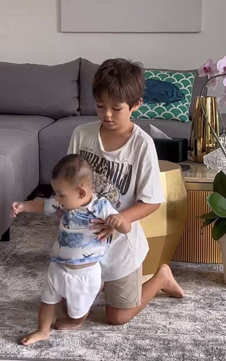 potret El momong sang adik (instagram.com/inijedar)