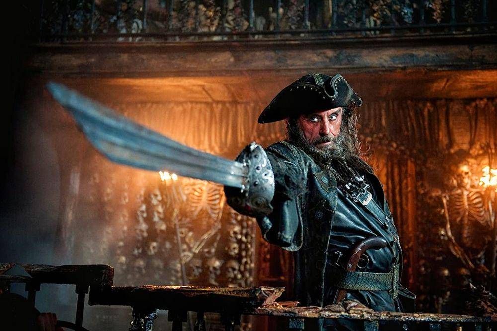 Ian McShane di Pirates of the Caribbean: On Stranger Tides (dok. Walt Disney Pictures/Pirates of the Caribbean: On Stranger Tides)