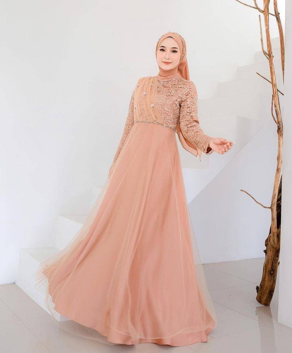 OOTD Kondangan (instagram.com/lailynrhyt)