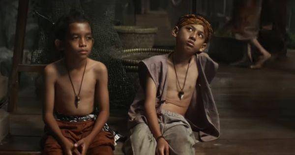 Anak-anak desa yang sedang duduk ( Dok. Marjan Boudoin / Teaser Marjan 2023 )