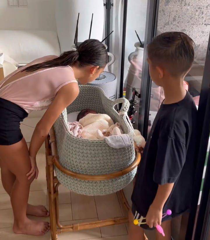 potret buah hati Jennifer Bachdim (instagram.com/jenniferbachdim)