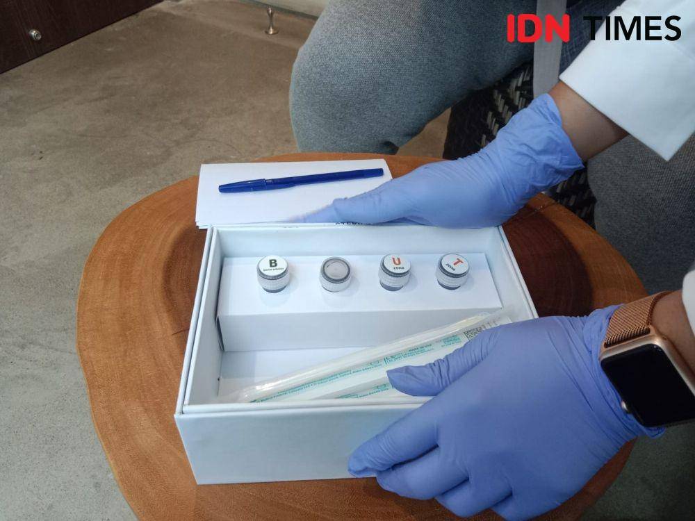 Set alat swab microbiome kulit di Nusantics Hub, Jakarta saat dikunjungi pada Rabu (15/2/2023). (IDN Times/Febriyanti Revitasari)