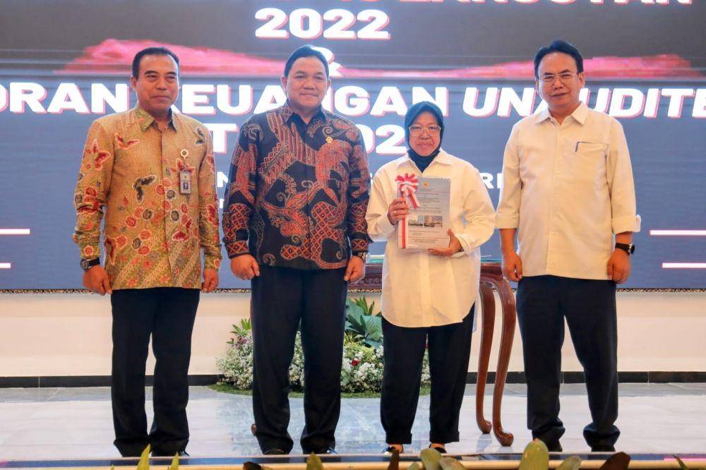 Badan Pemeriksa Keuangan (BPK) memuji langkah Menteri Sosial dalam menertibkan dan mengelola keuangan di Kementerian Sosial. Apresiasi ini disampaikan setelah serangkaian pengujian dan audit yang dilakukan selama dua tahun terakhir. (Dok. Kemensos)