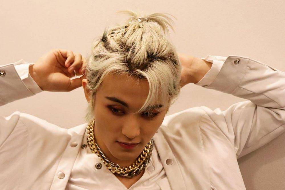 potret Mark Lee dengan rambut gondrong (instagram.com/onyourm__ark)