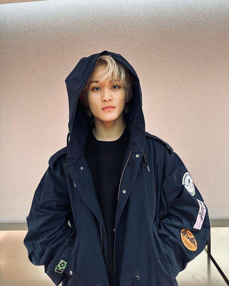 potret Mark Lee dengan rambut gondrong (instagram.com/onyourm__ark)
