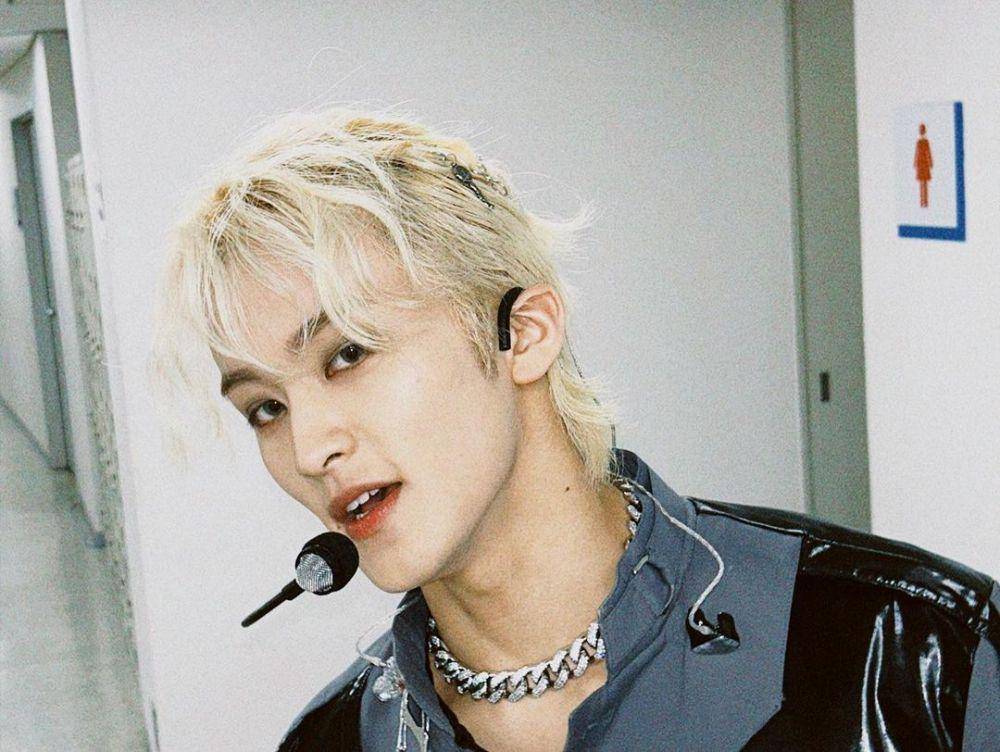 potret Mark Lee dengan rambut gondrong (instagram.com/haechanahceah)