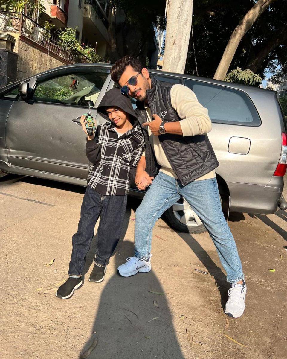 Arjun Bijlani dan putranya (instagram.com/arjunbijlani)
