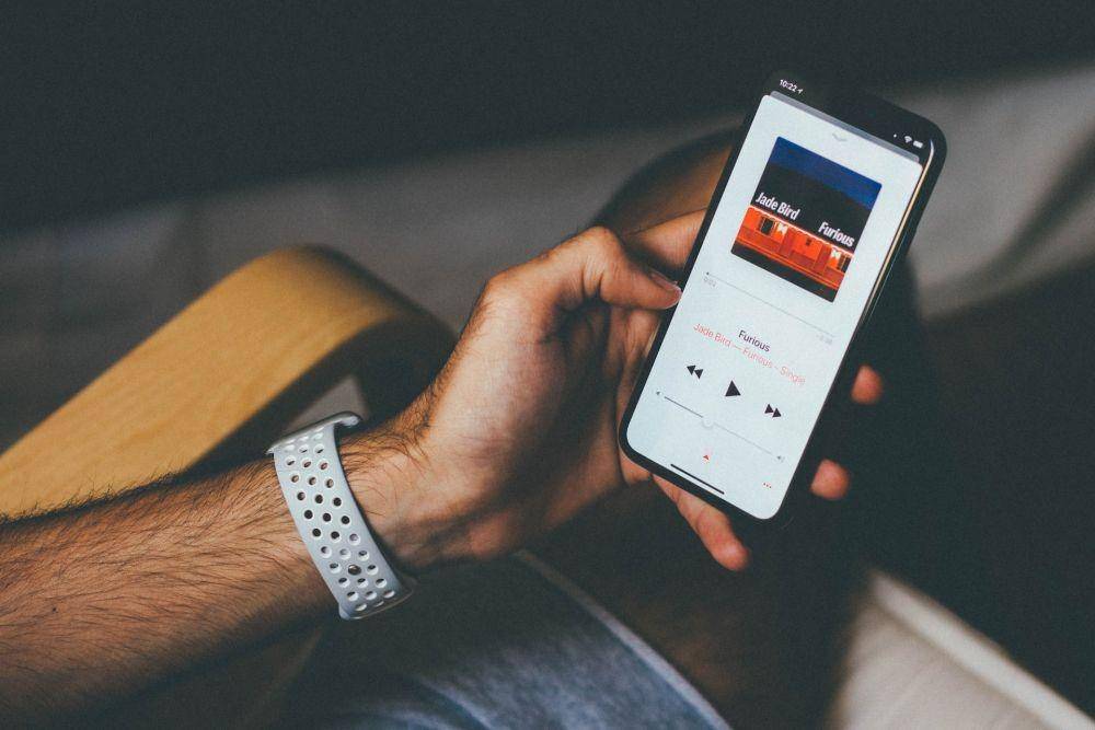 ilustrasi Apple Music (unsplash.com/Daniel Cañibano)