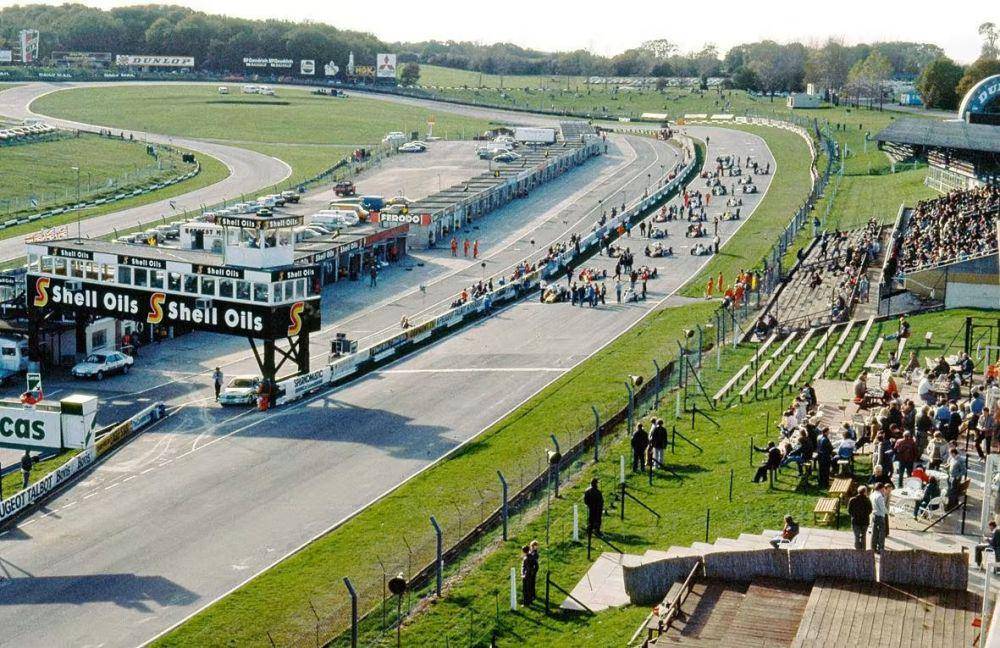 sirkuit Brands Hatch (redbull.com)