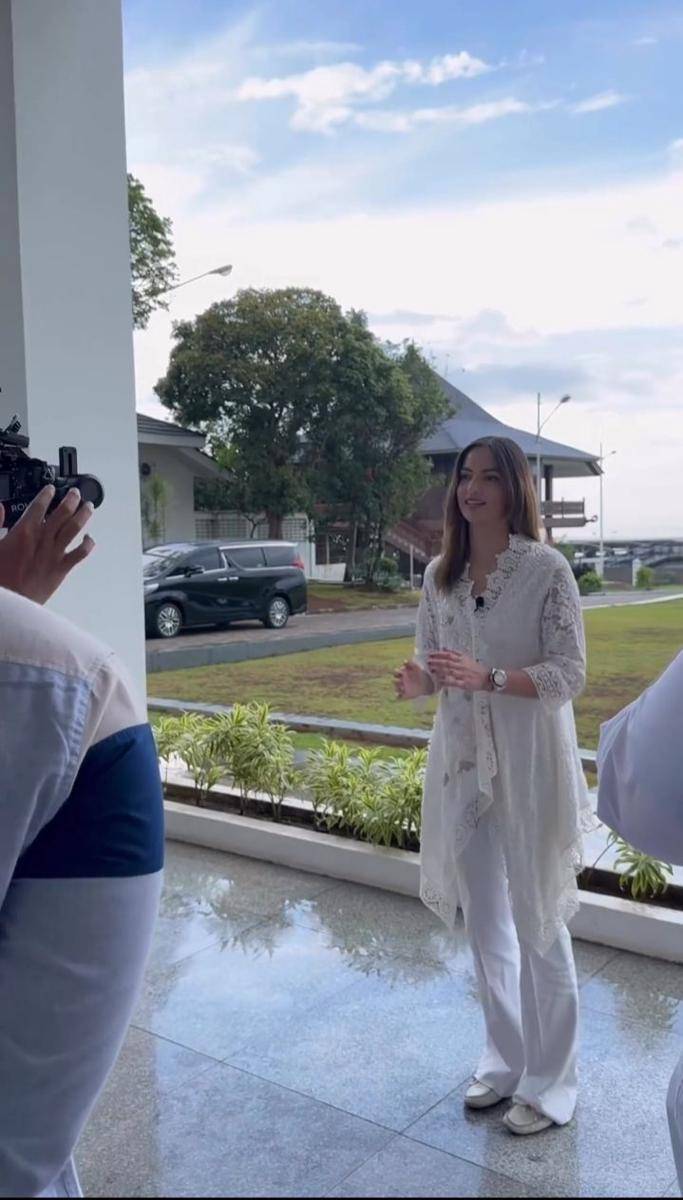 potret Nia Ramadhani di acara peresmian pembangunan masjid Al-Bakrie (instagram.com/ramadhaniabakrie)