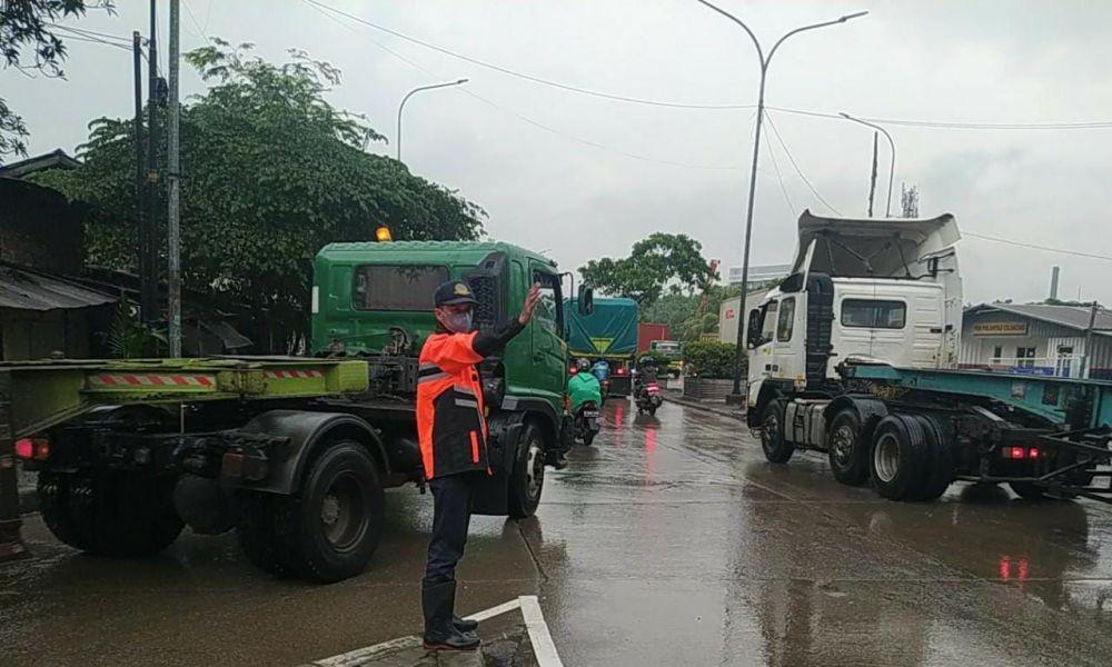 Sudin Perhubungan Jakarta Utara Waspadai Kemacetan di Jalur Tergenang