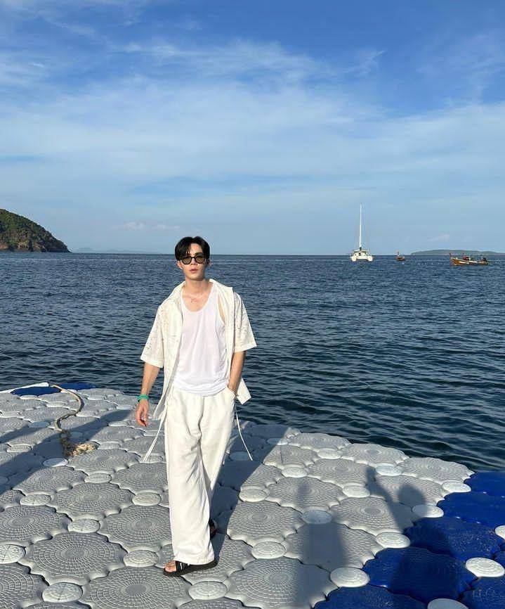 white outfit ala Zee Pruk (instagram.com/zeepruk)