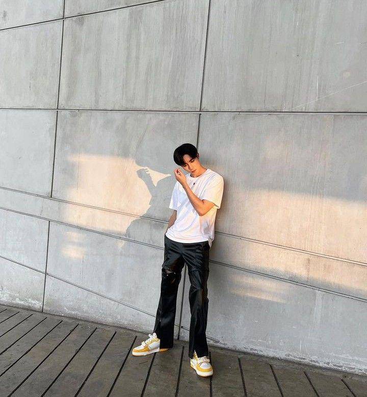 white outfit ala Zee Pruk (instagram.com/zeepruk)