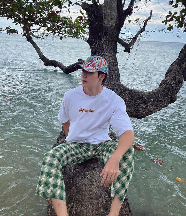 white outfit ala Zee Pruk (instagram.com/zeepruk)