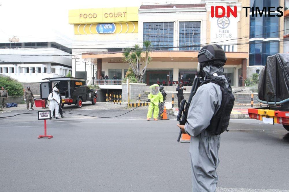 Geger! Brimob Polda Lampung Gerebek Truk Tangki Angkut Zat Berbahaya