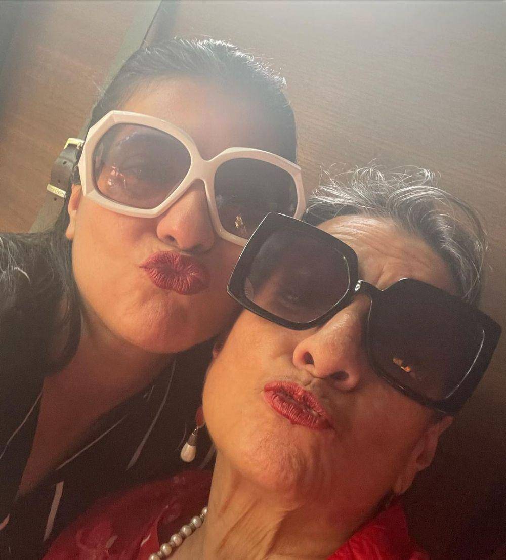 Kajol dan ibunya (instagram.com/kajol)