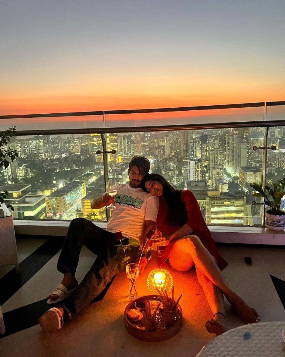 Arjun Bijlani dan istri (instagram.com/nehaswamibijlani)