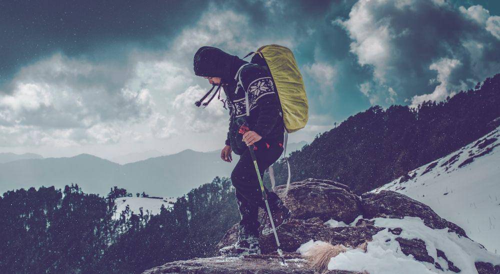 Ilustrasi tas ransel gunung yang tahan terhadap salju (pexels.com/Abhishek Gaurav)