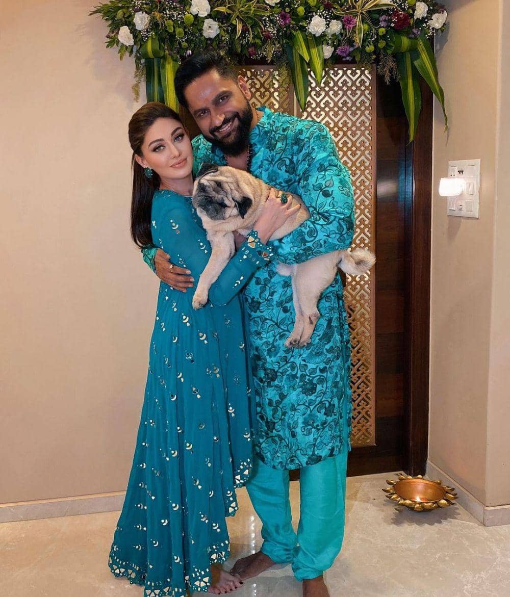 Shefali Jariwala dan suami (instagram.com/shefalijariwala)