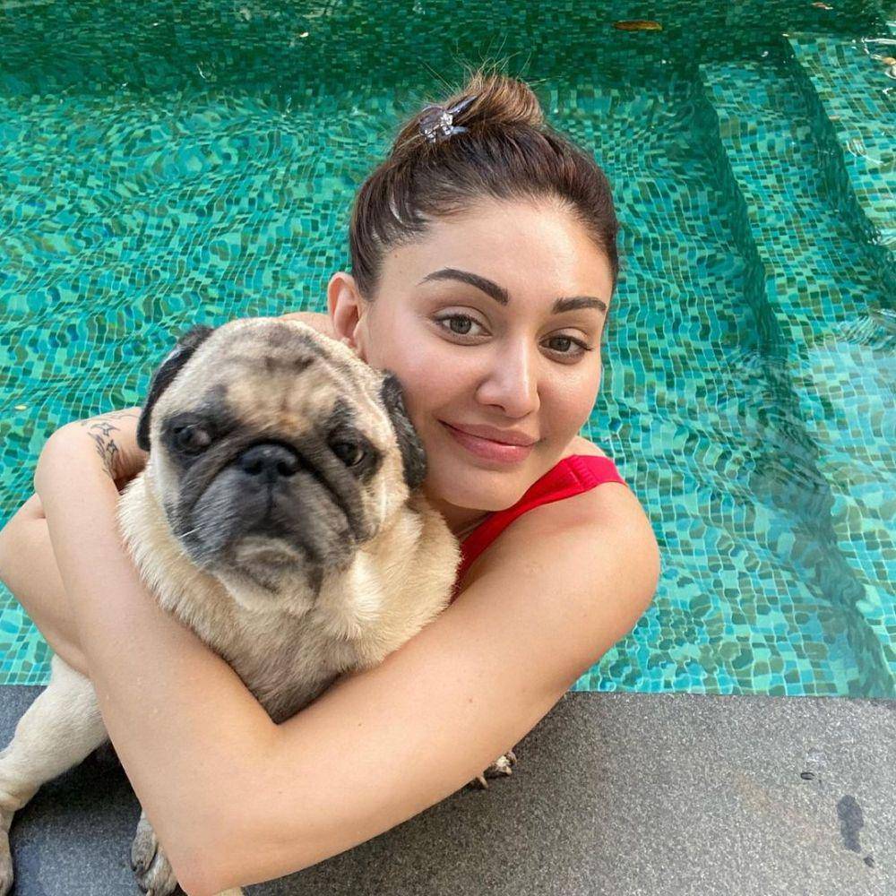 Shefali Jariwala dan anjingnya (instagram.com/shefalijariwala)