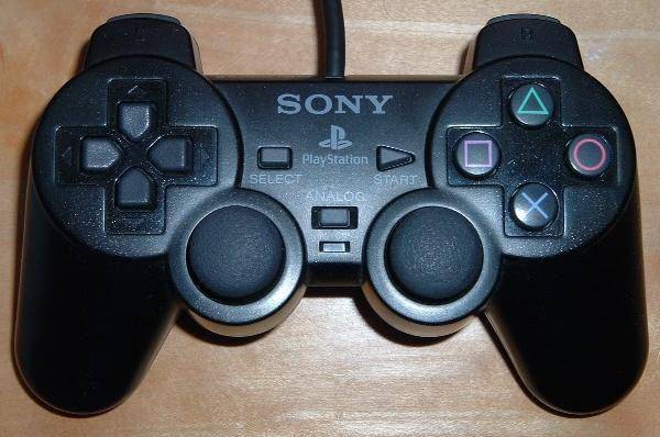 DualShock 2 PS2 (wikimedia.org)