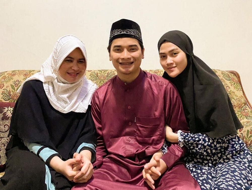 10 Potret Alvin Faiz dan Ibunya, Umi Yuni yang Dikabarkan Nikah Lagi!