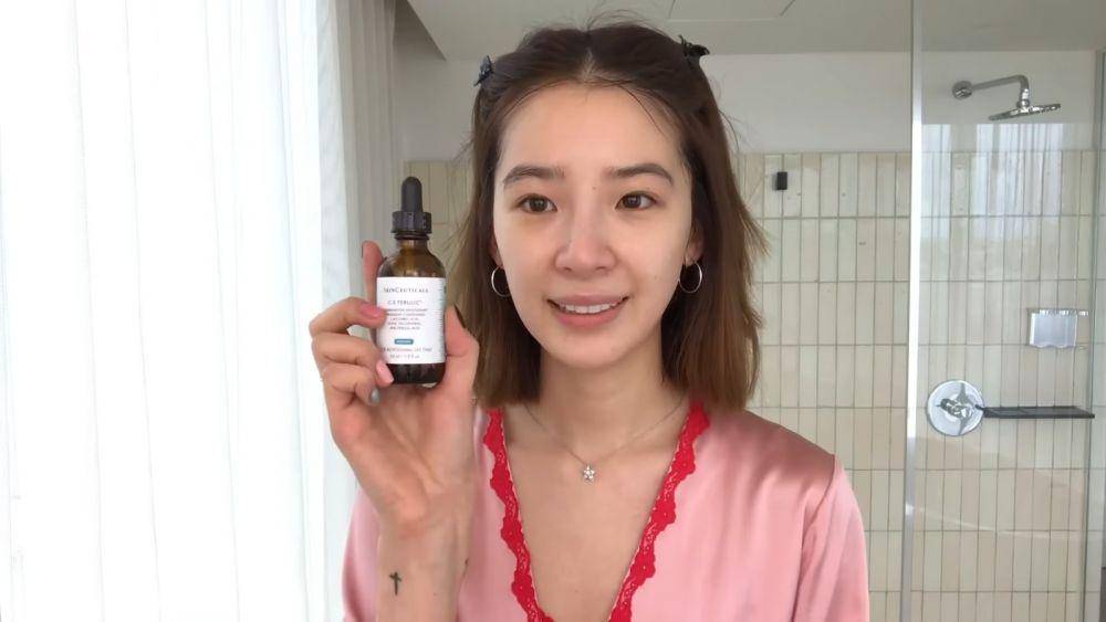 Cuplikan step Korean skincare routine ala Irene Kim (youtube.com/Vogue)