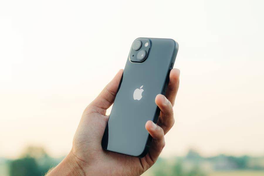 ilustrasi iPhone13 (unsplash.com/Sahej Brar)